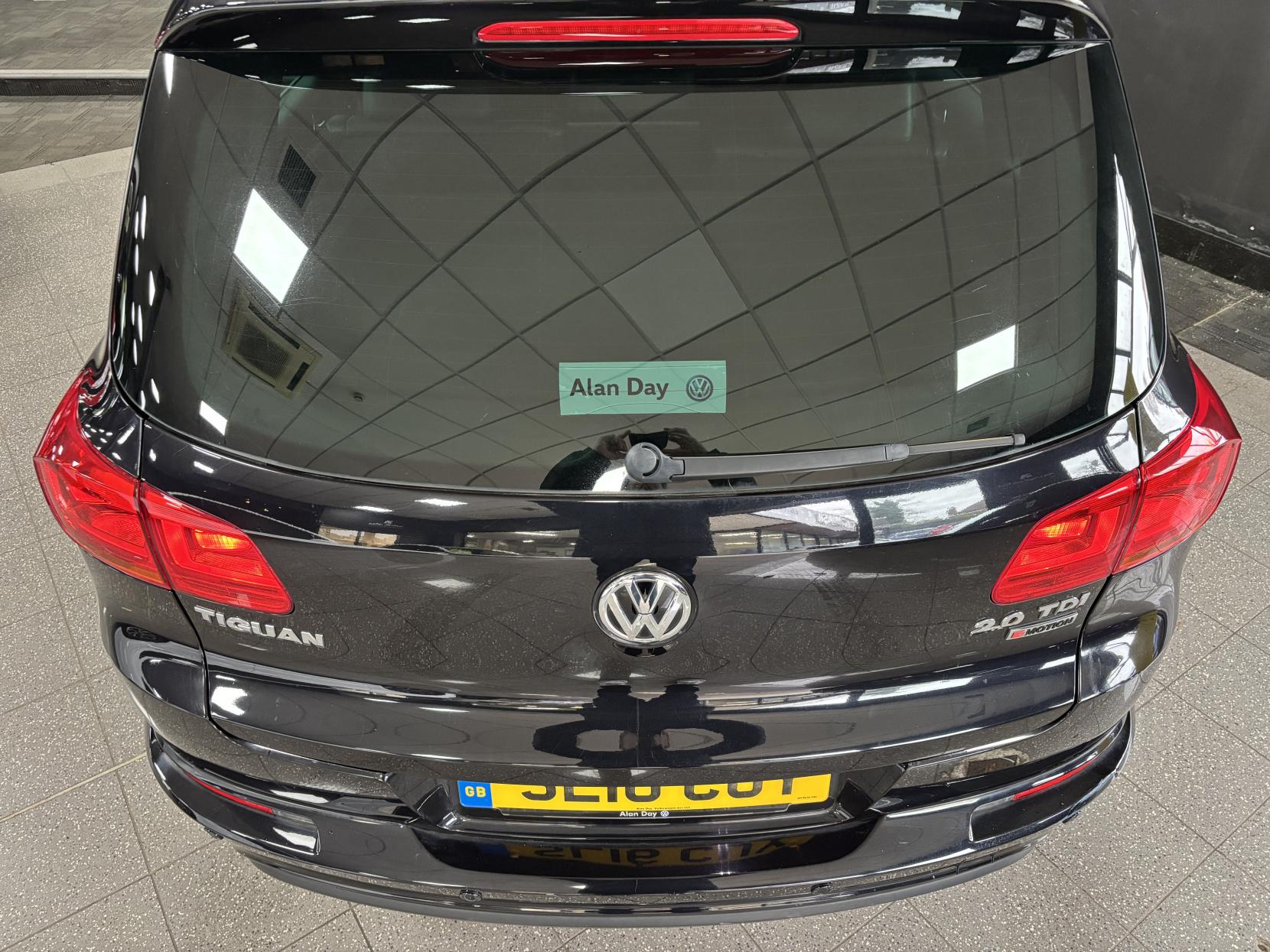 Volkswagen Tiguan 2.0 TDI BlueMotion Tech R-Line Edition SUV 5dr Diesel DSG 4WD Euro 6 (s/s) (150 ps)