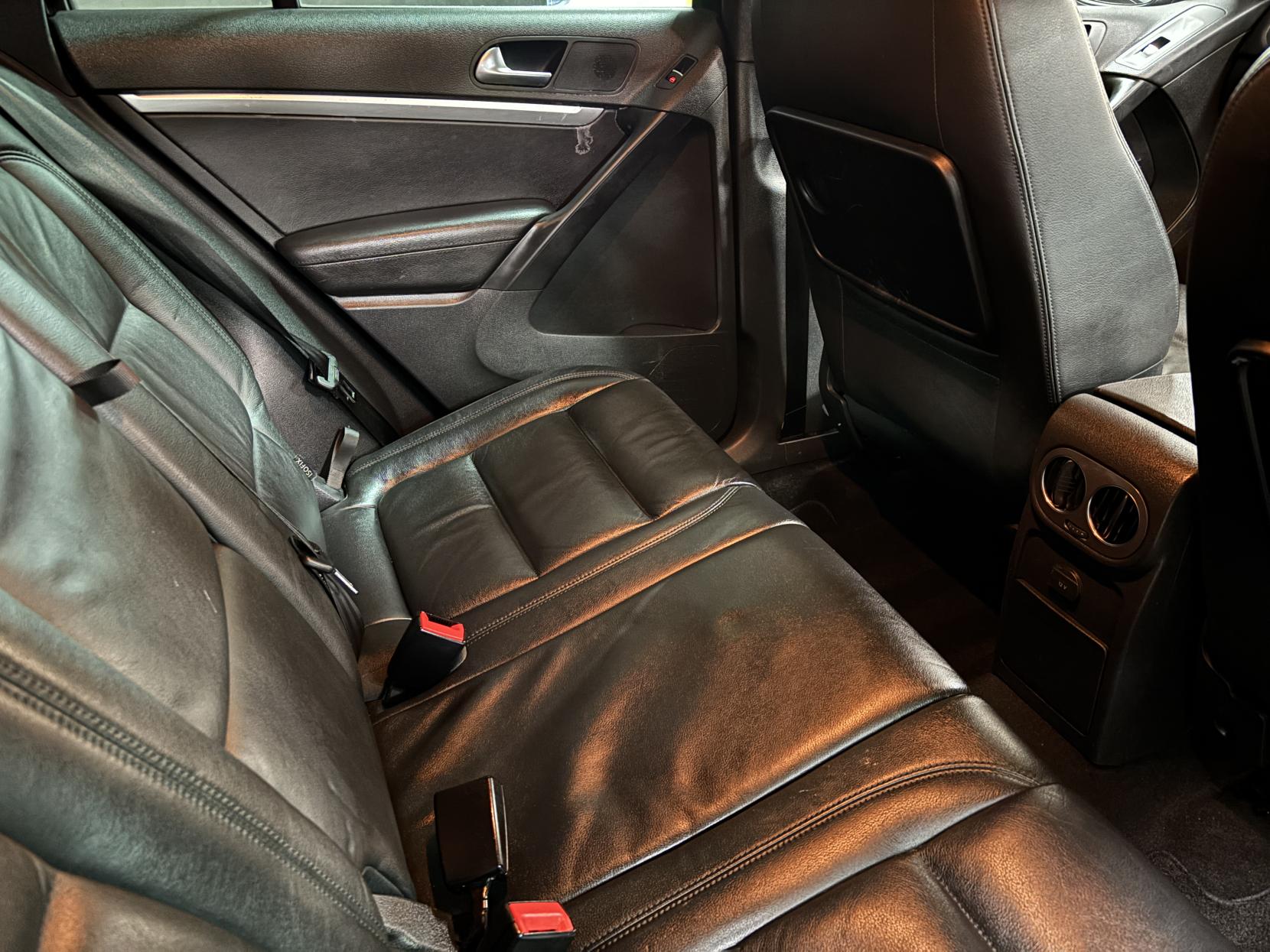 Volkswagen Tiguan 2.0 TDI BlueMotion Tech R-Line Edition SUV 5dr Diesel DSG 4WD Euro 6 (s/s) (150 ps)