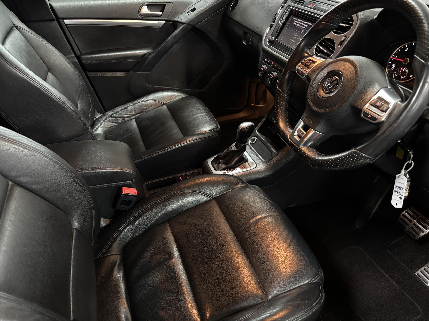 Volkswagen Tiguan 2.0 TDI BlueMotion Tech R-Line Edition SUV 5dr Diesel DSG 4WD Euro 6 (s/s) (150 ps)