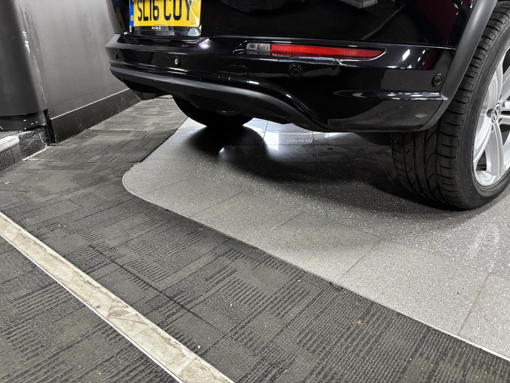 Volkswagen Tiguan 2.0 TDI BlueMotion Tech R-Line Edition SUV 5dr Diesel DSG 4WD Euro 6 (s/s) (150 ps)