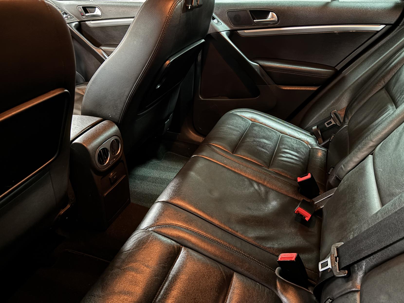 Volkswagen Tiguan 2.0 TDI BlueMotion Tech R-Line Edition SUV 5dr Diesel DSG 4WD Euro 6 (s/s) (150 ps)