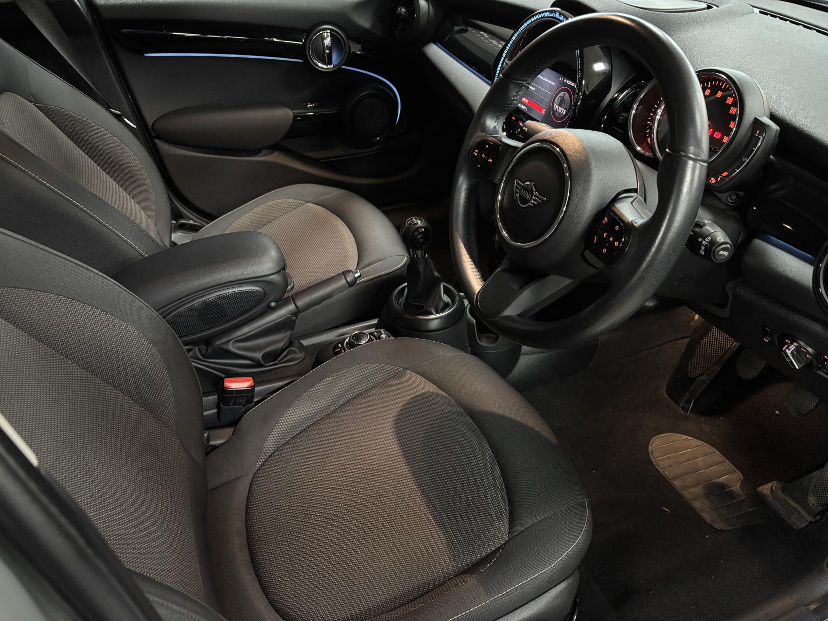 MINI Hatch 1.5 Cooper Classic Hatchback 5dr Petrol Manual Euro 6 (s/s) (136 ps)