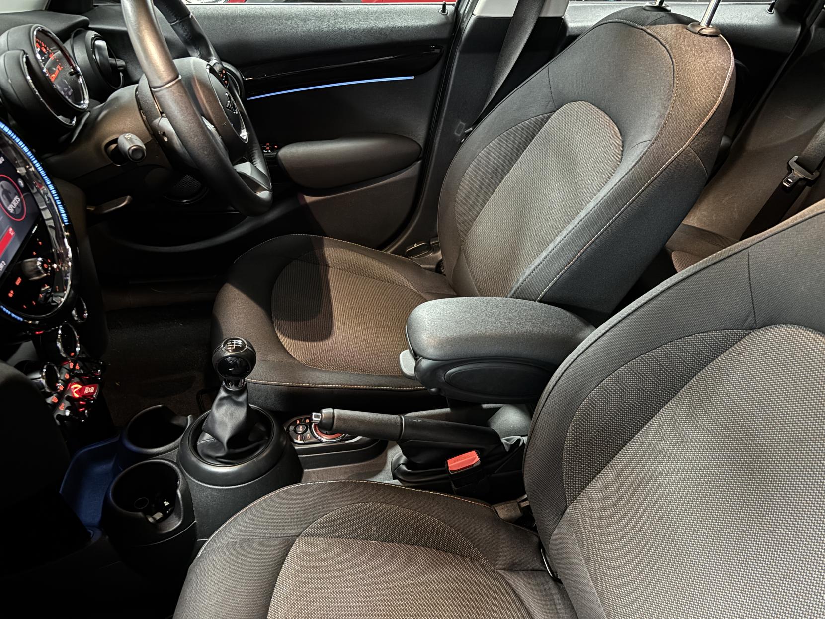 MINI Hatch 1.5 Cooper Classic Hatchback 5dr Petrol Manual Euro 6 (s/s) (136 ps)