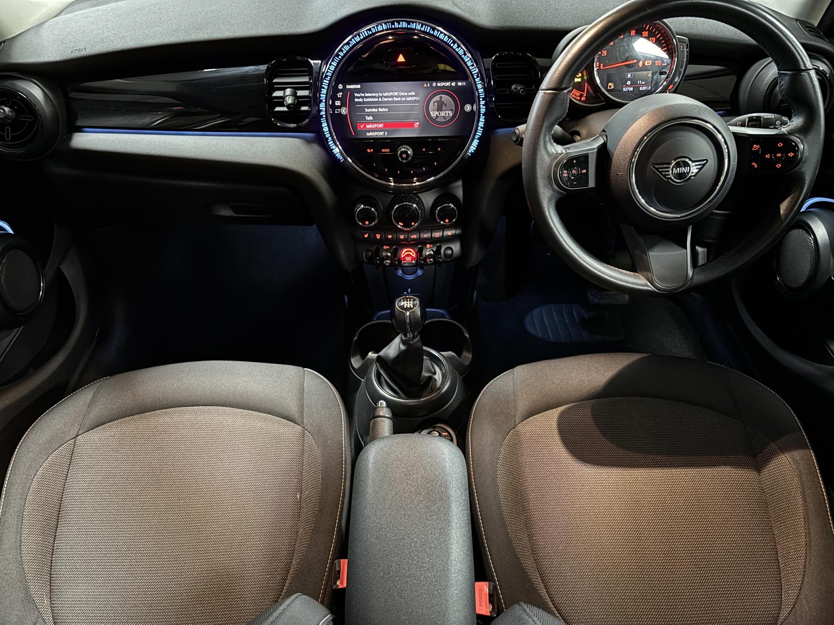 MINI Hatch 1.5 Cooper Classic Hatchback 5dr Petrol Manual Euro 6 (s/s) (136 ps)