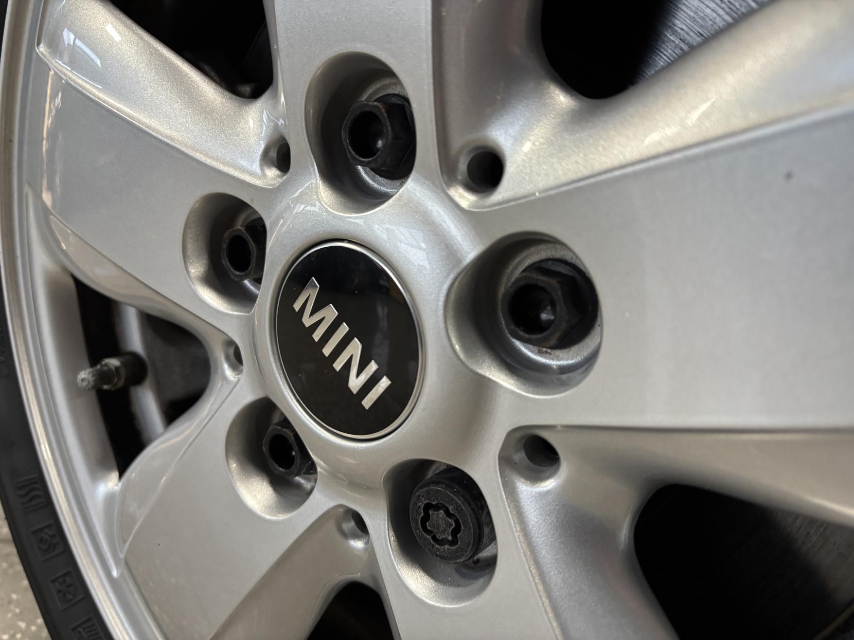 MINI Hatch 1.5 Cooper Classic Hatchback 5dr Petrol Manual Euro 6 (s/s) (136 ps)