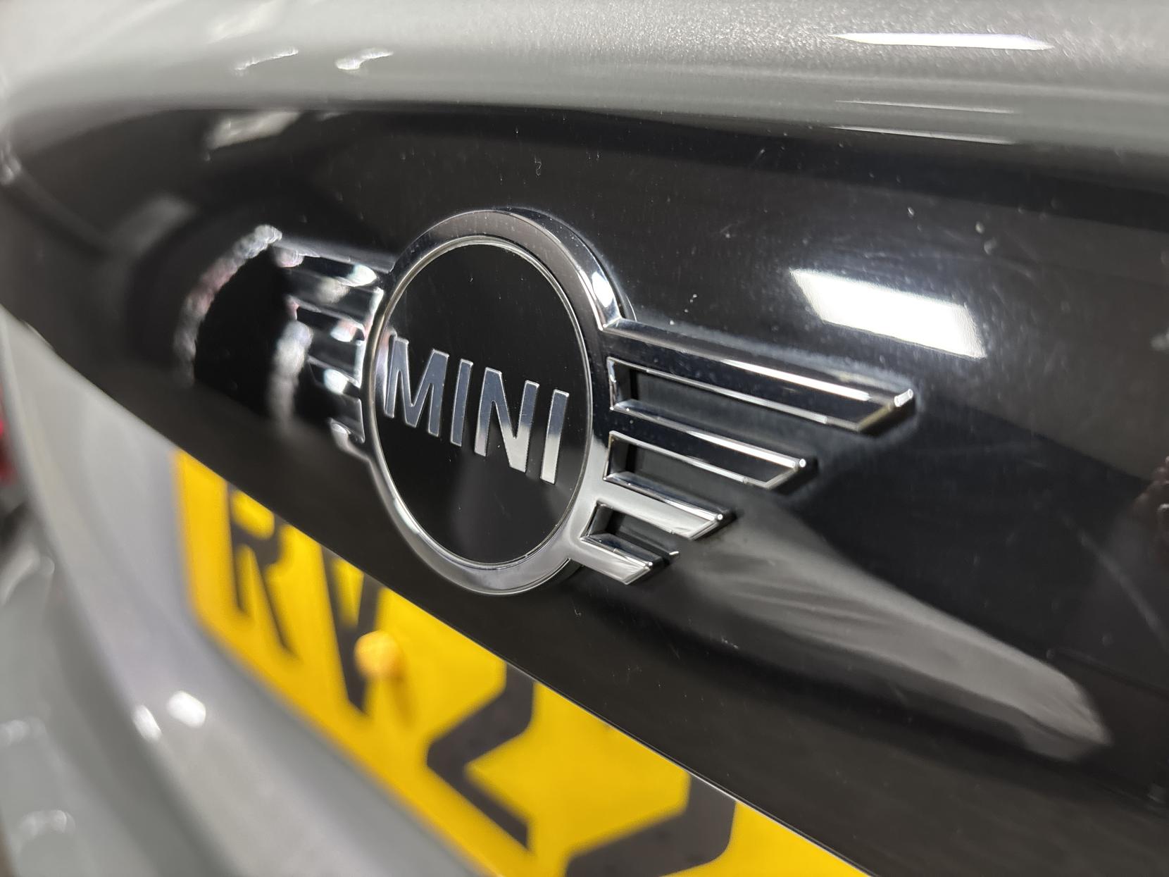 MINI Hatch 1.5 Cooper Classic Hatchback 5dr Petrol Manual Euro 6 (s/s) (136 ps)