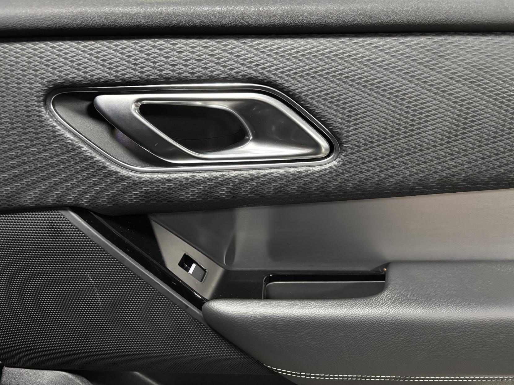 Land Rover Range Rover Velar 2.0 P300 R-Dynamic S SUV 5dr Petrol Auto 4WD Euro 6 (s/s) (300 ps)