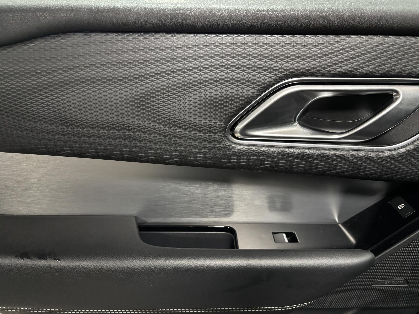 Land Rover Range Rover Velar 2.0 P300 R-Dynamic S SUV 5dr Petrol Auto 4WD Euro 6 (s/s) (300 ps)