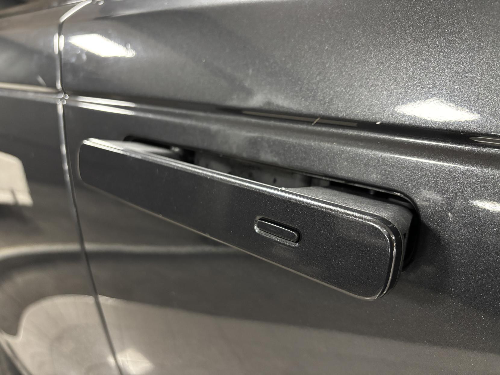 Land Rover Range Rover Velar 2.0 P300 R-Dynamic S SUV 5dr Petrol Auto 4WD Euro 6 (s/s) (300 ps)