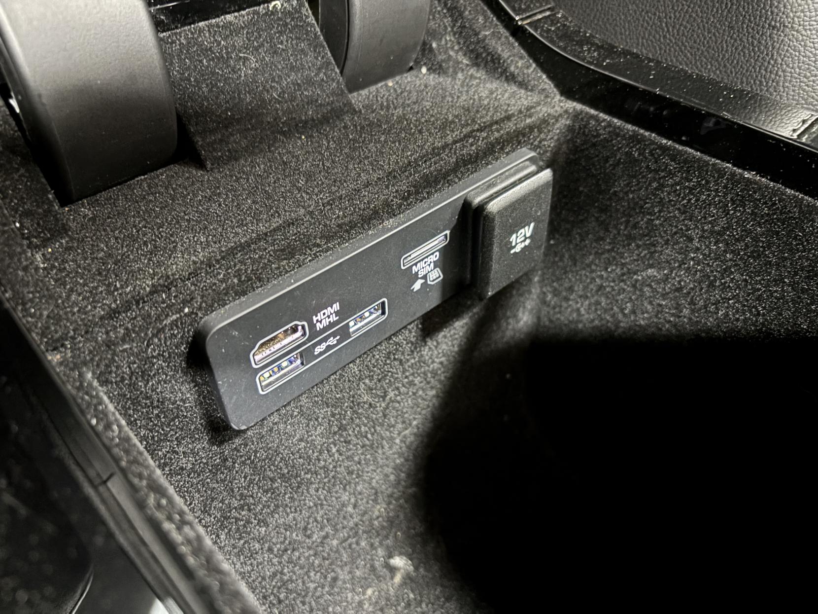 Land Rover Range Rover Velar 2.0 P300 R-Dynamic S SUV 5dr Petrol Auto 4WD Euro 6 (s/s) (300 ps)