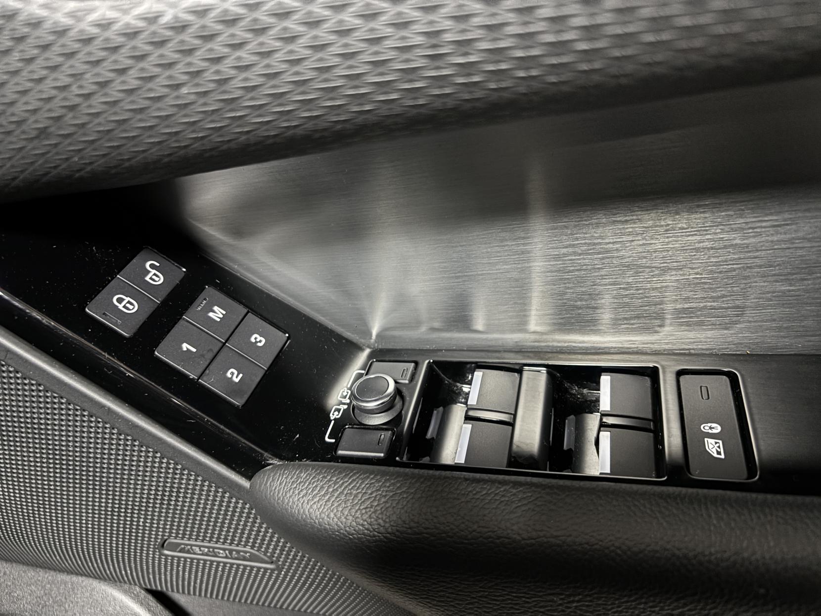 Land Rover Range Rover Velar 2.0 P300 R-Dynamic S SUV 5dr Petrol Auto 4WD Euro 6 (s/s) (300 ps)