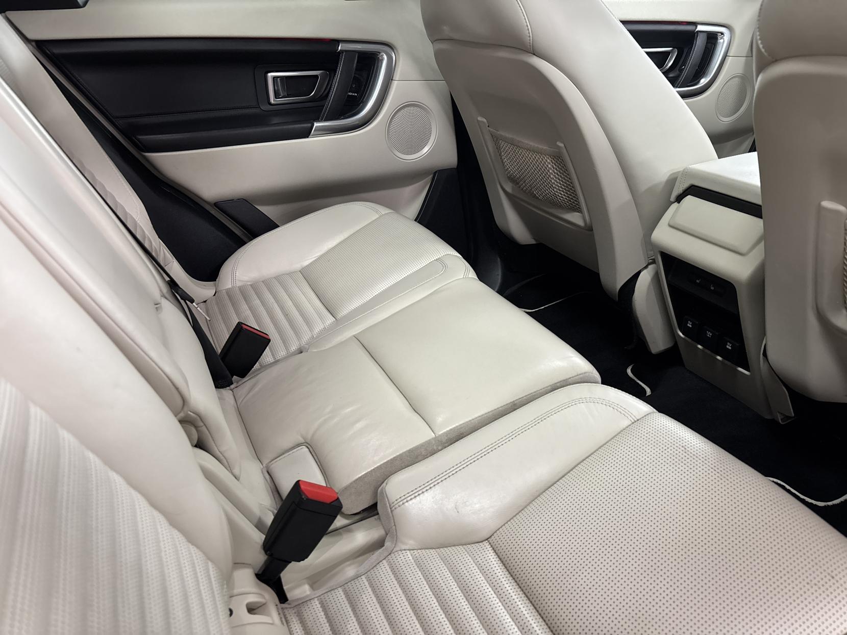 Land Rover Discovery Sport 2.0 TD4 HSE Luxury SUV 5dr Diesel Auto 4WD Euro 6 (s/s) (180 ps)