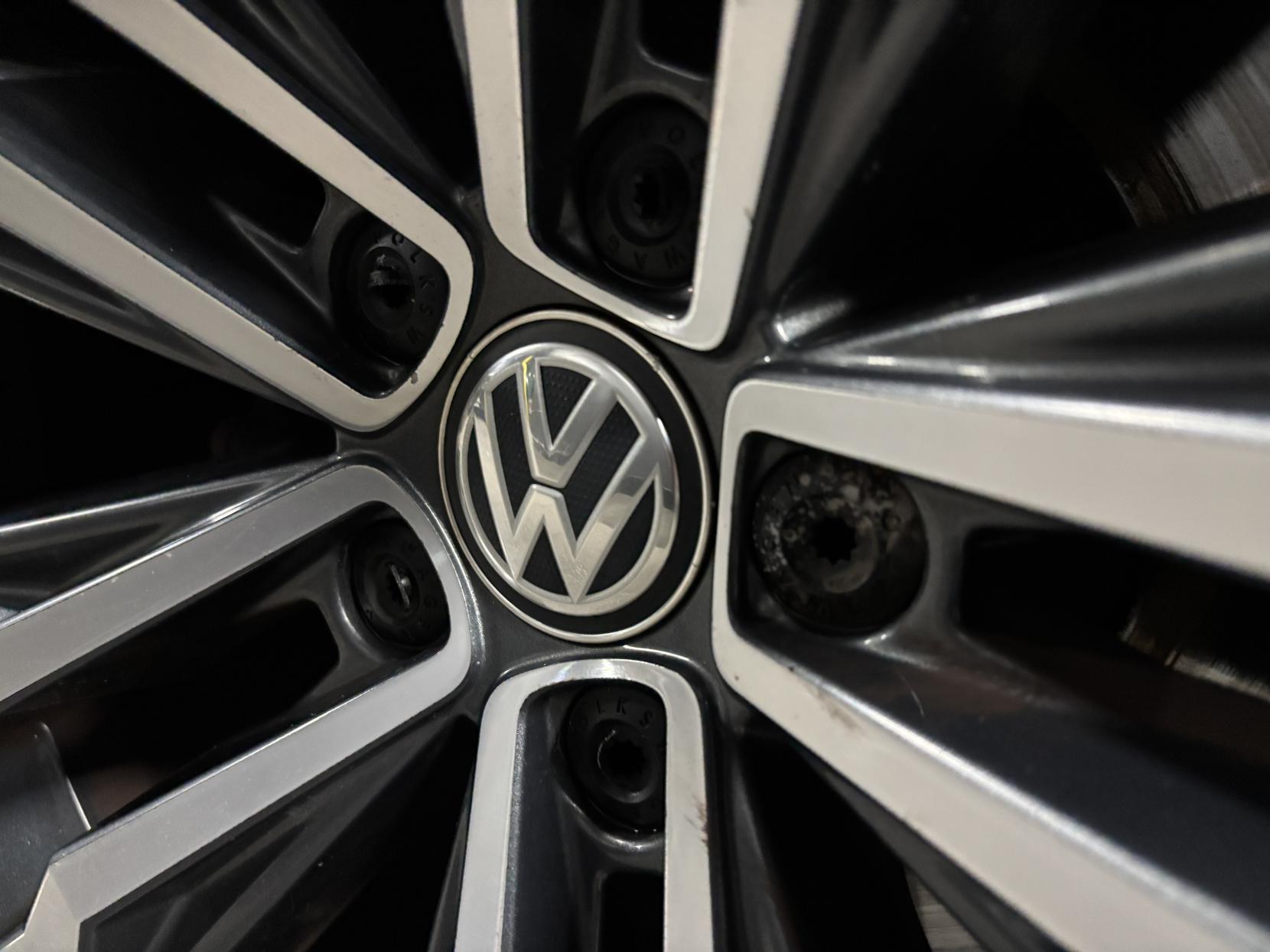 Volkswagen Tiguan 2.0 TDI BlueMotion Tech R-Line SUV 5dr Diesel DSG 4Motion Euro 6 (s/s) (150 ps)