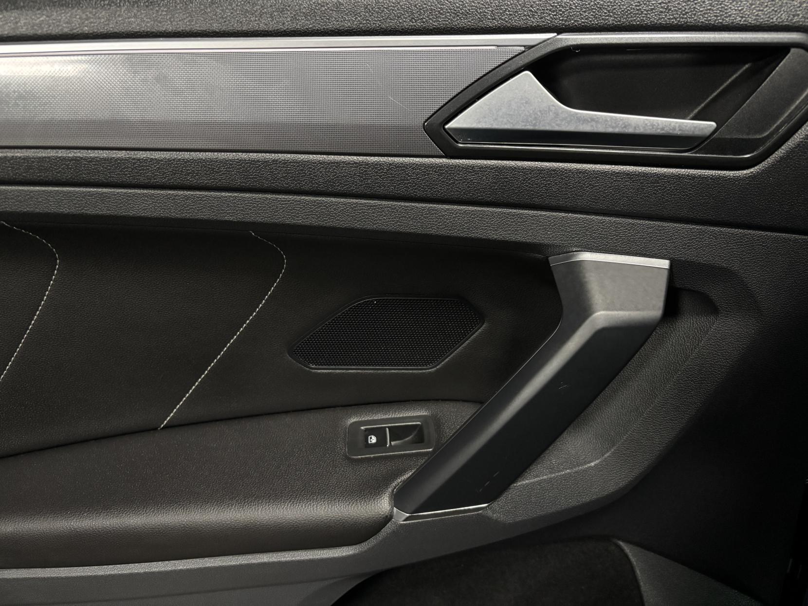 Volkswagen Tiguan 2.0 TDI BlueMotion Tech R-Line SUV 5dr Diesel DSG 4Motion Euro 6 (s/s) (150 ps)