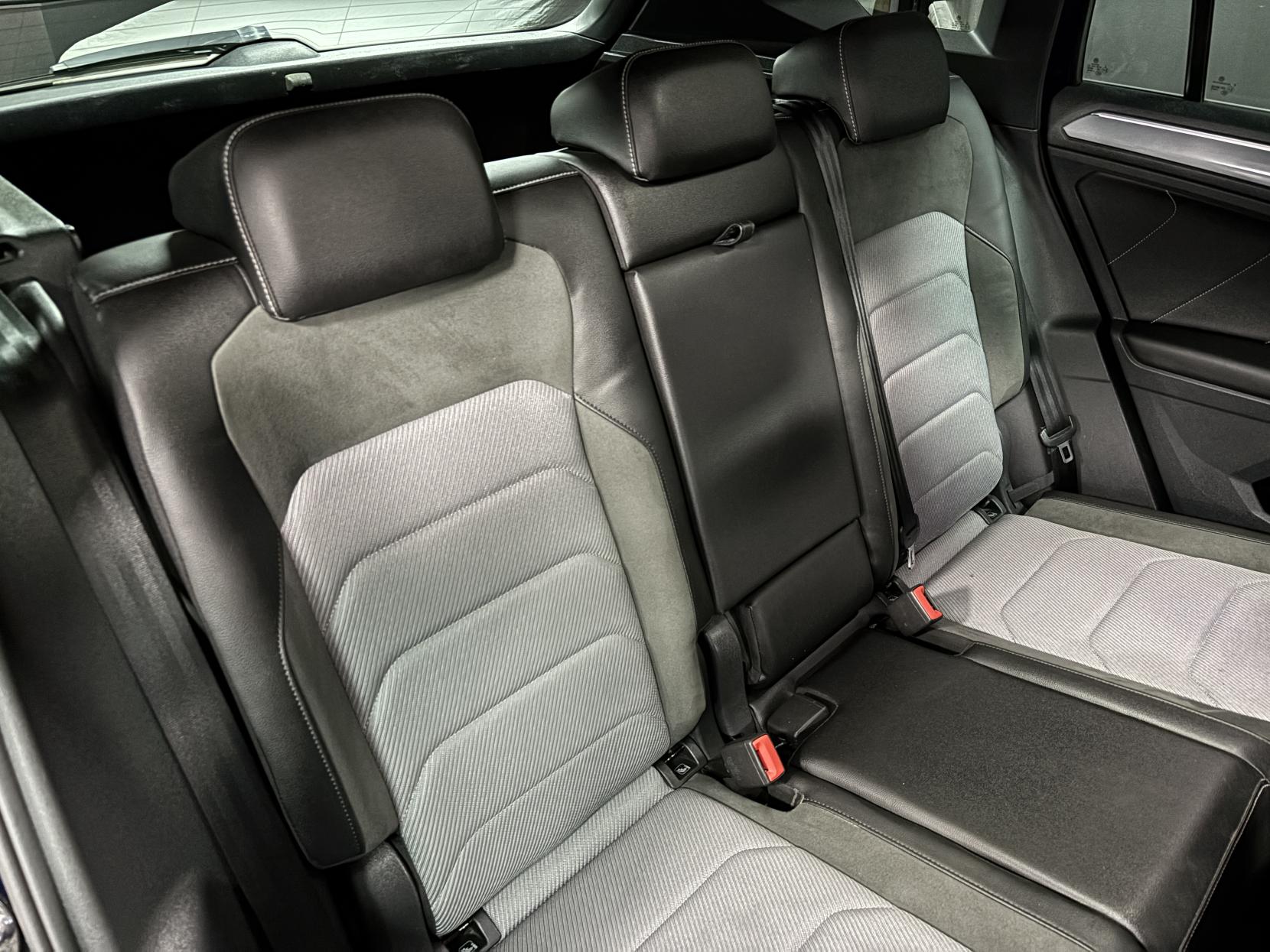 Volkswagen Tiguan 2.0 TDI BlueMotion Tech R-Line SUV 5dr Diesel DSG 4Motion Euro 6 (s/s) (150 ps)