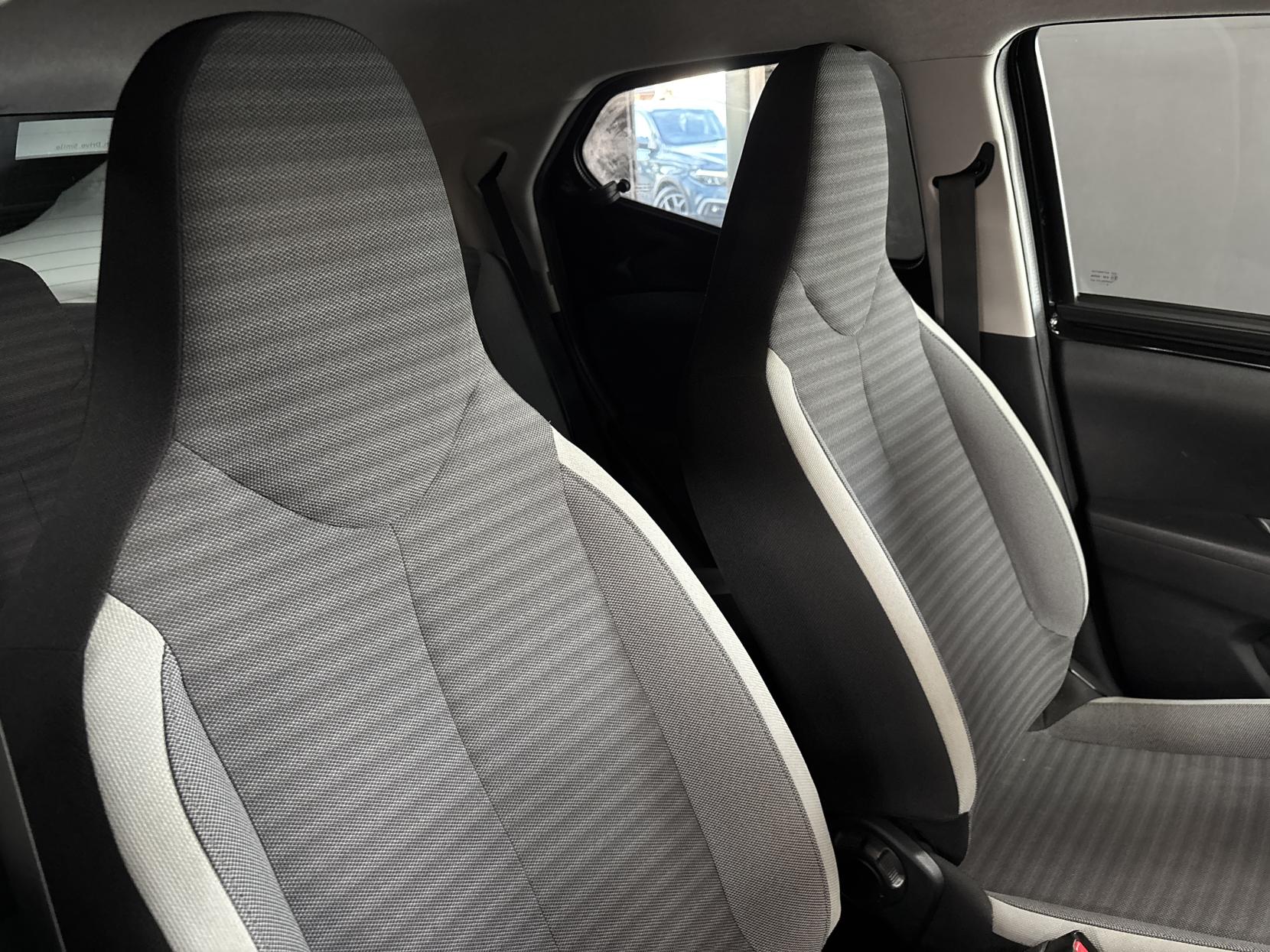 Toyota AYGO 1.0 VVT-i x-trend Funroof 5dr Petrol x-shift Euro 6 (71 ps)