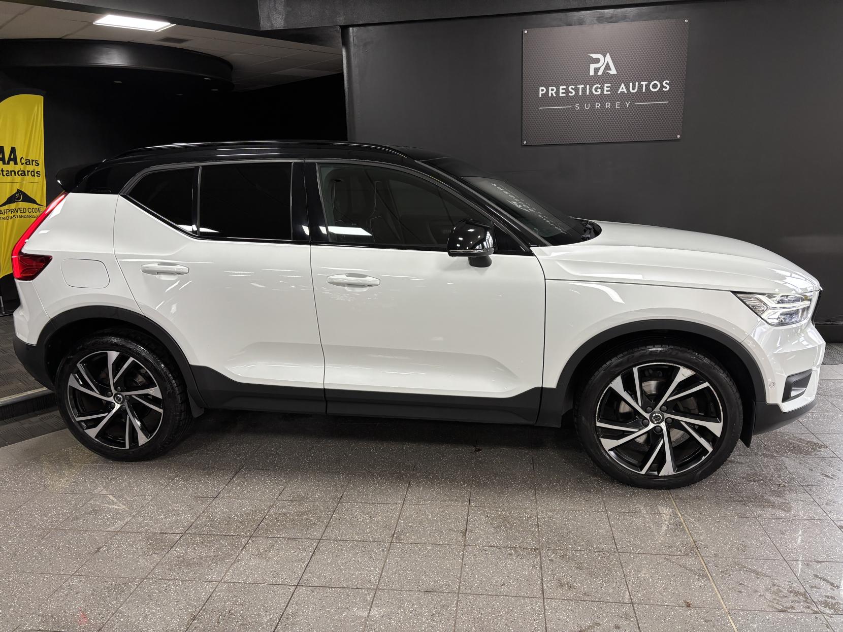 Volvo XC40 2.0 T4 R-Design Pro SUV 5dr Petrol Auto AWD Euro 6 (s/s) (190 ps)