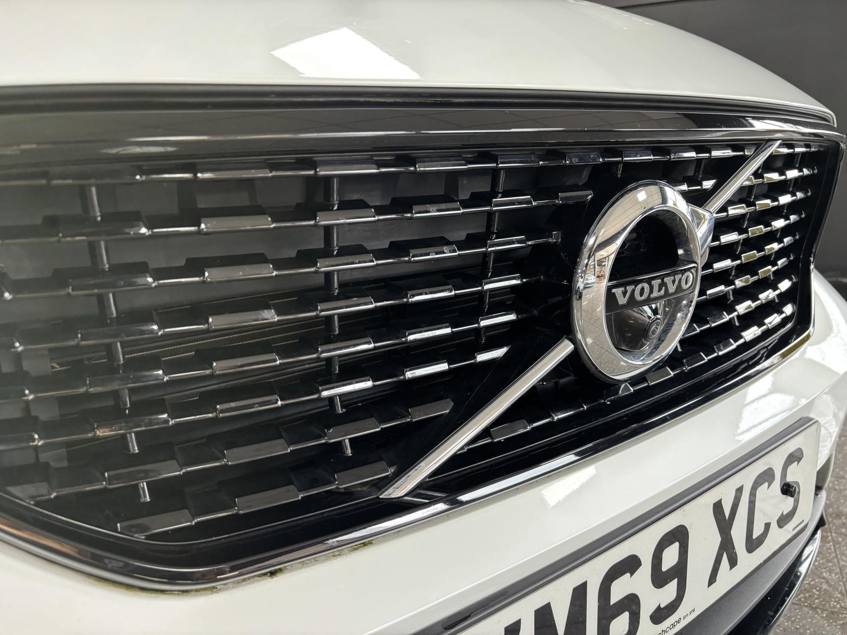 Volvo XC40 2.0 T4 R-Design Pro SUV 5dr Petrol Auto AWD Euro 6 (s/s) (190 ps)