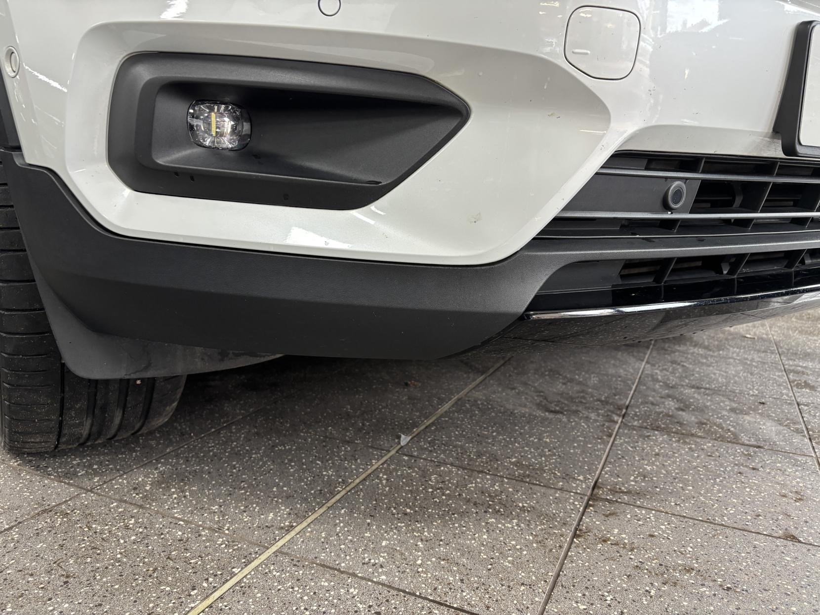 Volvo XC40 2.0 T4 R-Design Pro SUV 5dr Petrol Auto AWD Euro 6 (s/s) (190 ps)