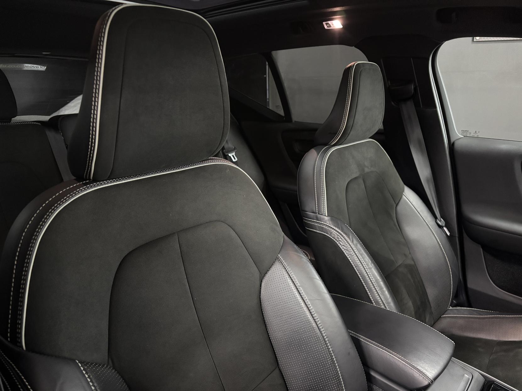 Volvo XC40 2.0 T4 R-Design Pro SUV 5dr Petrol Auto AWD Euro 6 (s/s) (190 ps)