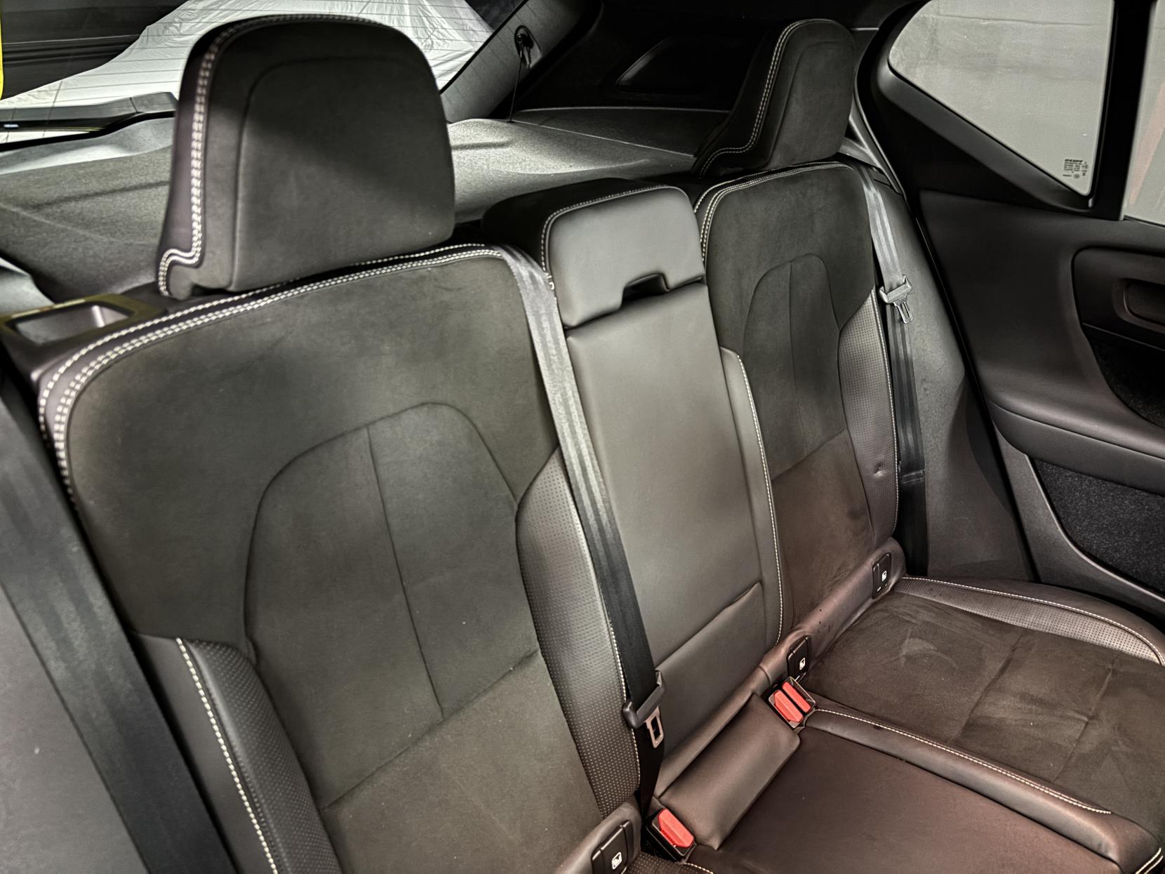 Volvo XC40 2.0 T4 R-Design Pro SUV 5dr Petrol Auto AWD Euro 6 (s/s) (190 ps)