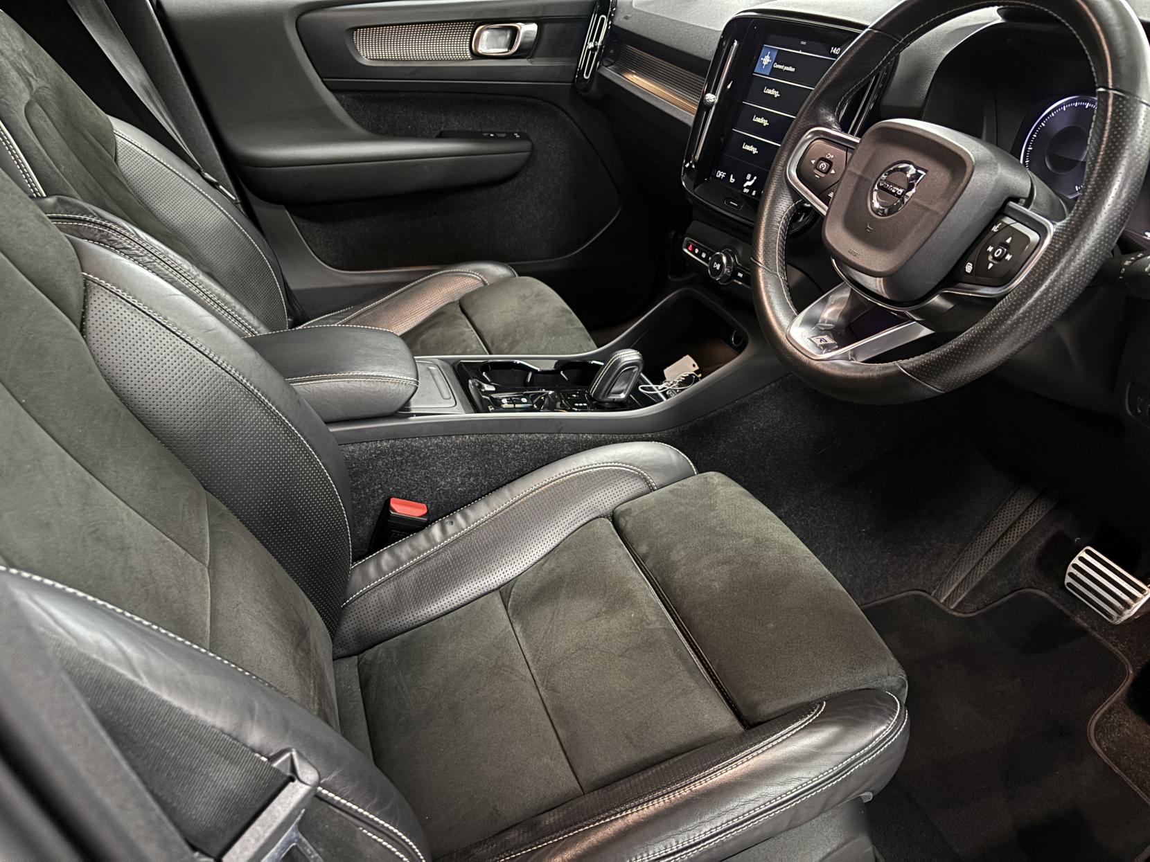 Volvo XC40 2.0 T4 R-Design Pro SUV 5dr Petrol Auto AWD Euro 6 (s/s) (190 ps)