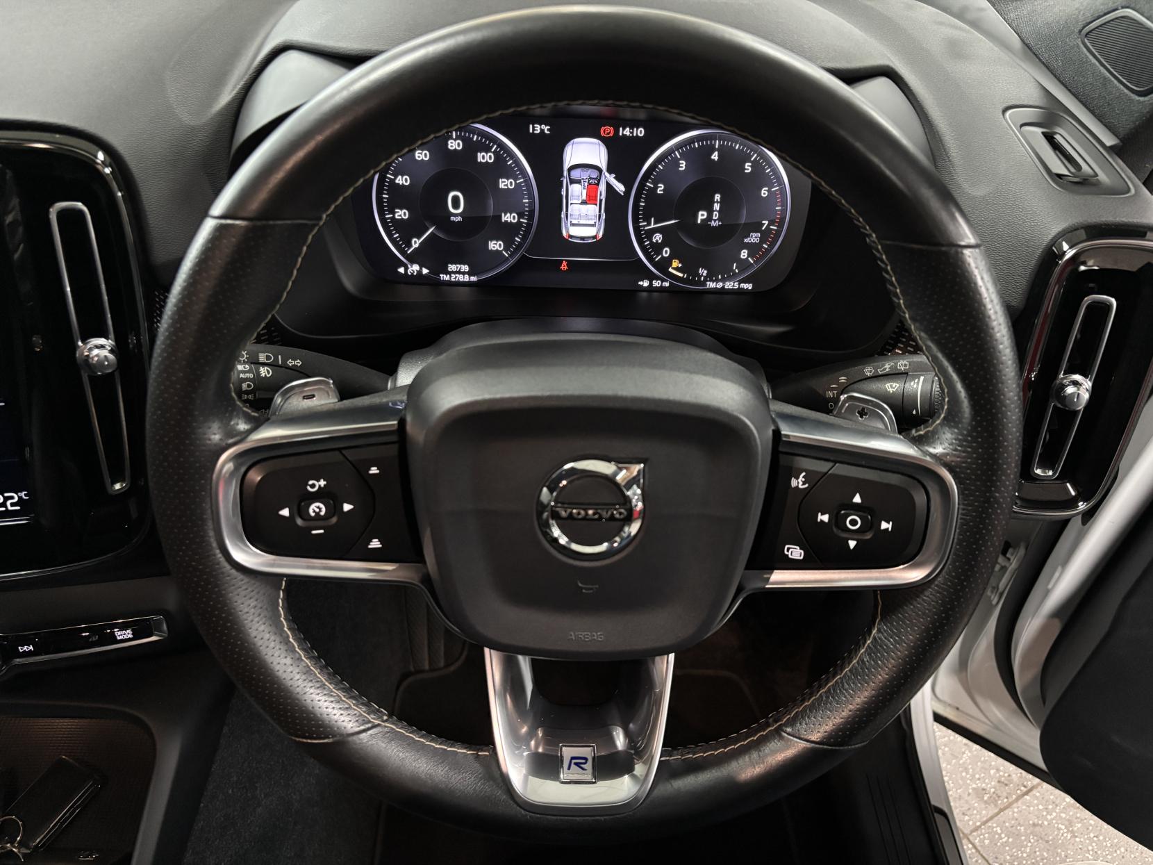 Volvo XC40 2.0 T4 R-Design Pro SUV 5dr Petrol Auto AWD Euro 6 (s/s) (190 ps)