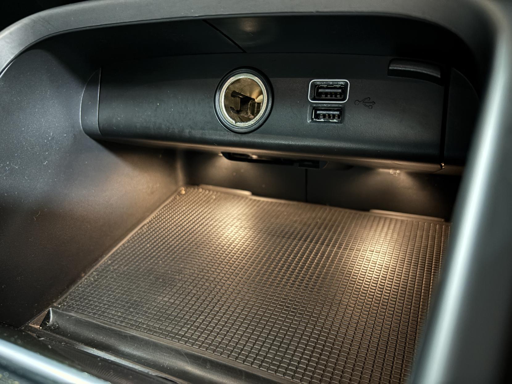 Volvo XC40 2.0 T4 R-Design Pro SUV 5dr Petrol Auto AWD Euro 6 (s/s) (190 ps)