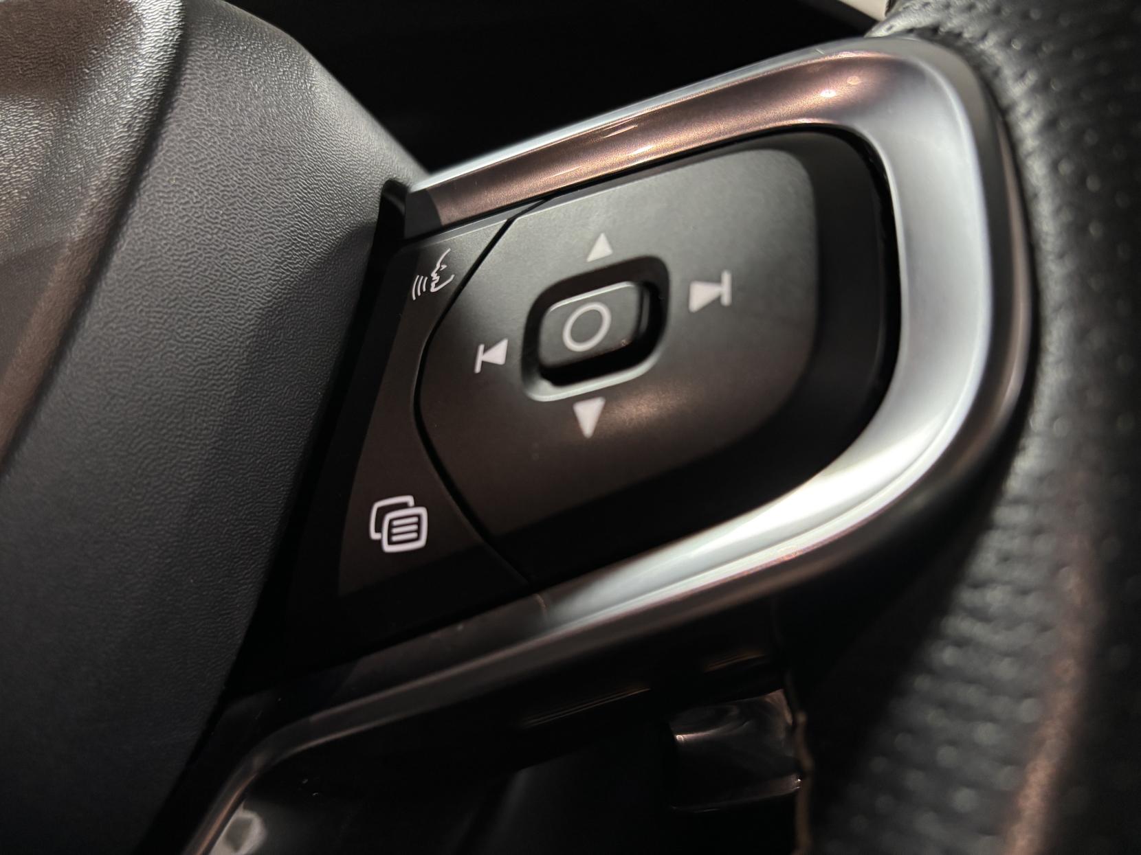 Volvo XC40 2.0 T4 R-Design Pro SUV 5dr Petrol Auto AWD Euro 6 (s/s) (190 ps)