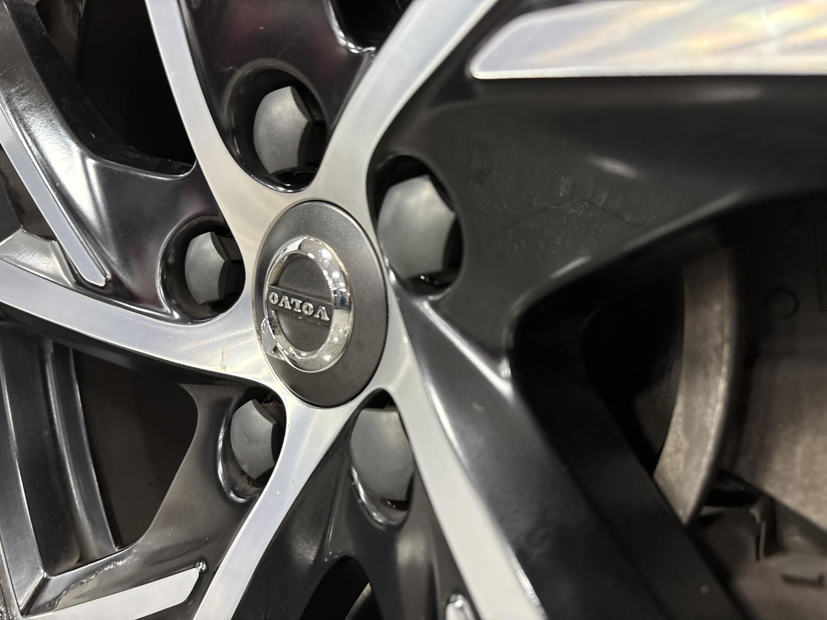 Volvo XC40 2.0 T4 R-Design Pro SUV 5dr Petrol Auto AWD Euro 6 (s/s) (190 ps)