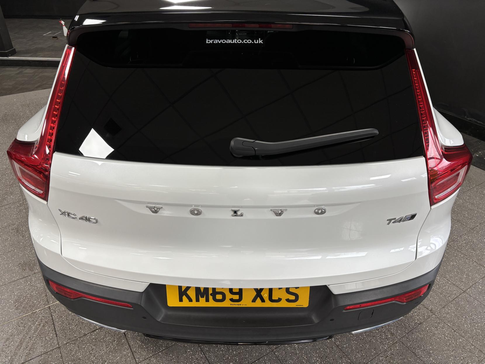 Volvo XC40 2.0 T4 R-Design Pro SUV 5dr Petrol Auto AWD Euro 6 (s/s) (190 ps)