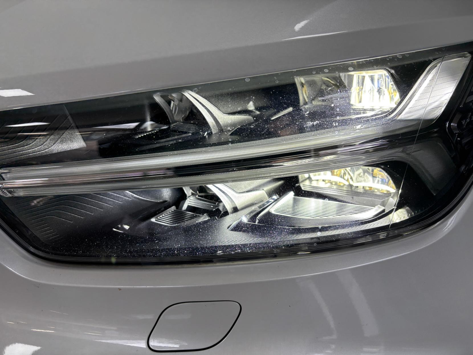 Volvo XC40 2.0 T4 R-Design Pro SUV 5dr Petrol Auto AWD Euro 6 (s/s) (190 ps)