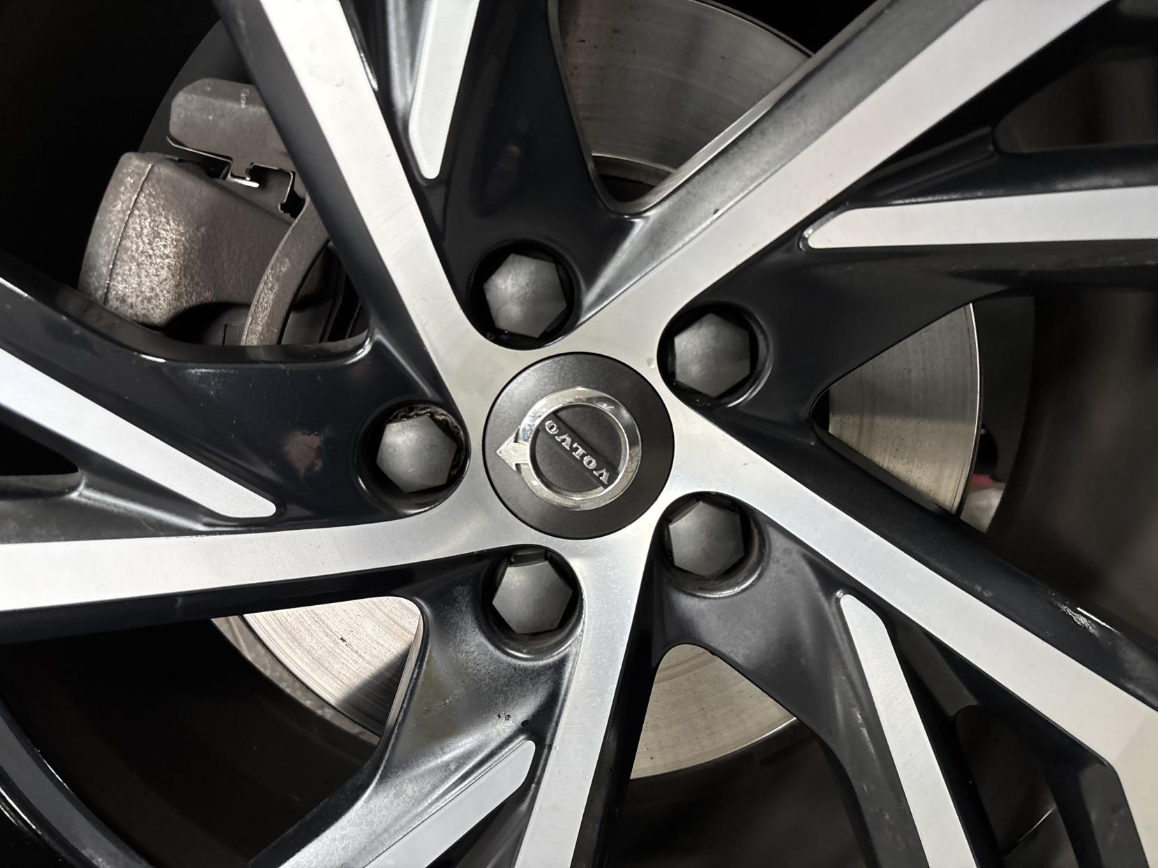 Volvo XC40 2.0 T4 R-Design Pro SUV 5dr Petrol Auto AWD Euro 6 (s/s) (190 ps)