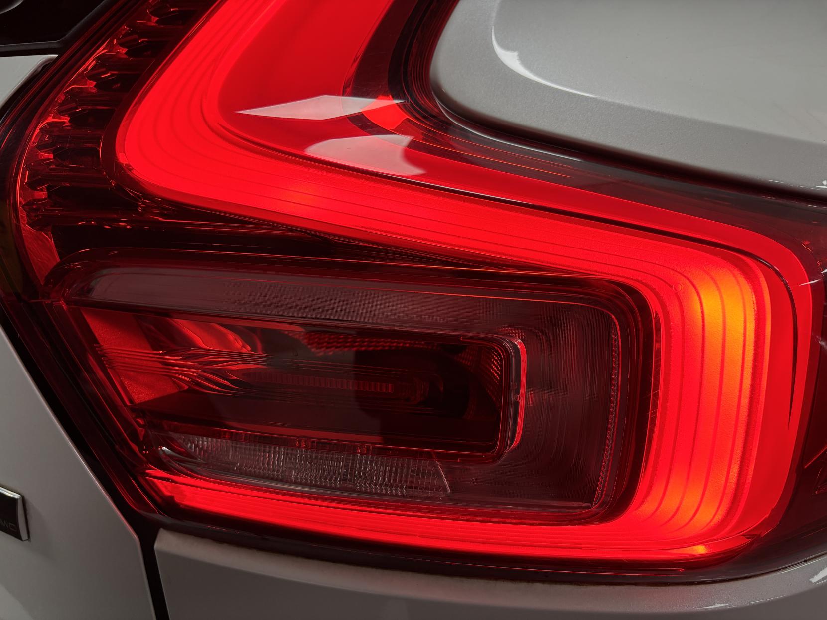 Volvo XC40 2.0 T4 R-Design Pro SUV 5dr Petrol Auto AWD Euro 6 (s/s) (190 ps)