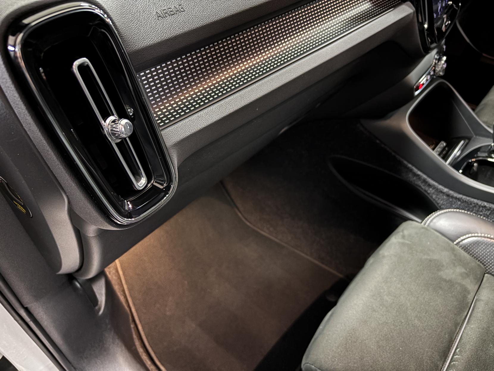 Volvo XC40 2.0 T4 R-Design Pro SUV 5dr Petrol Auto AWD Euro 6 (s/s) (190 ps)