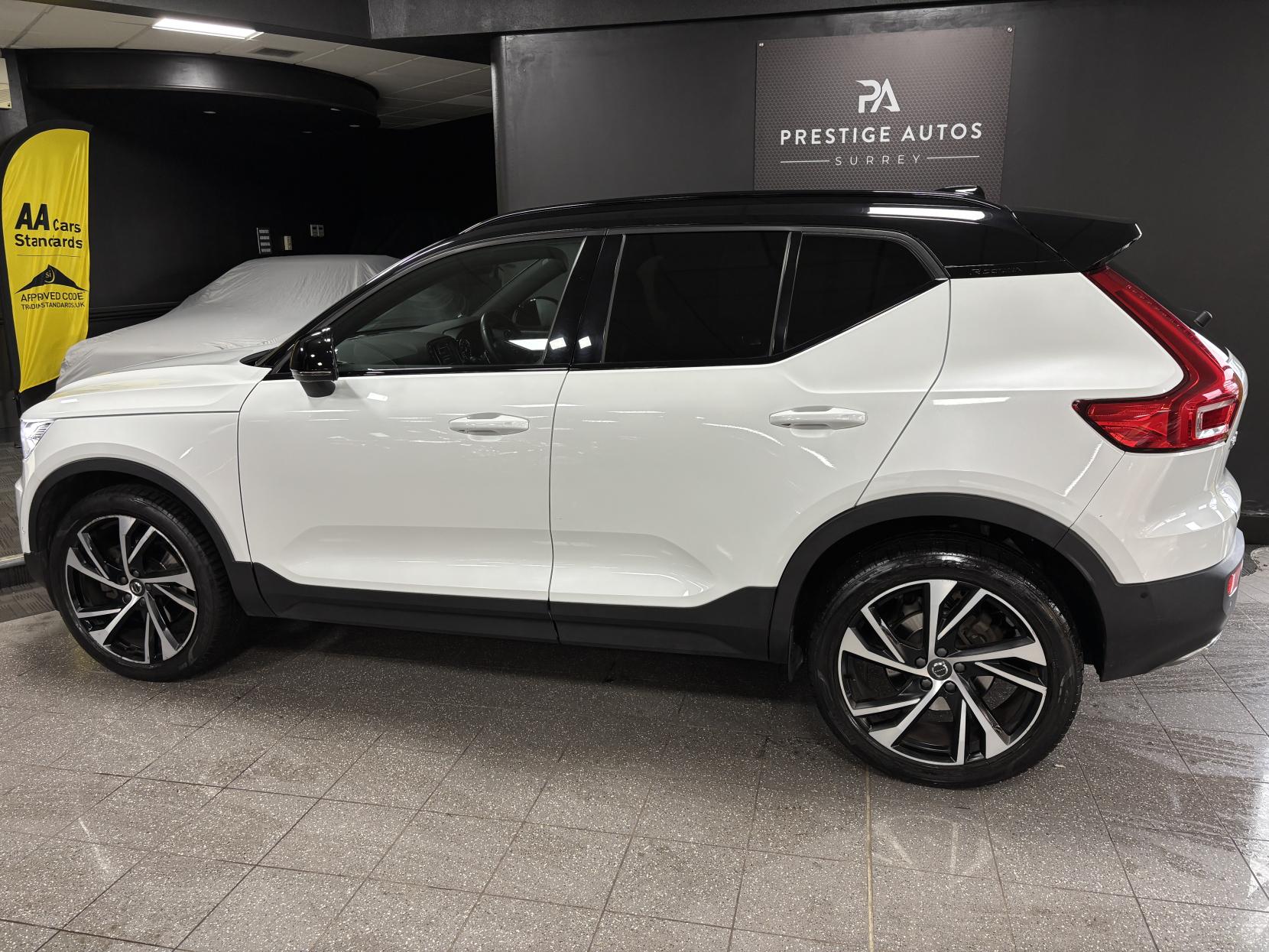 Volvo XC40 2.0 T4 R-Design Pro SUV 5dr Petrol Auto AWD Euro 6 (s/s) (190 ps)