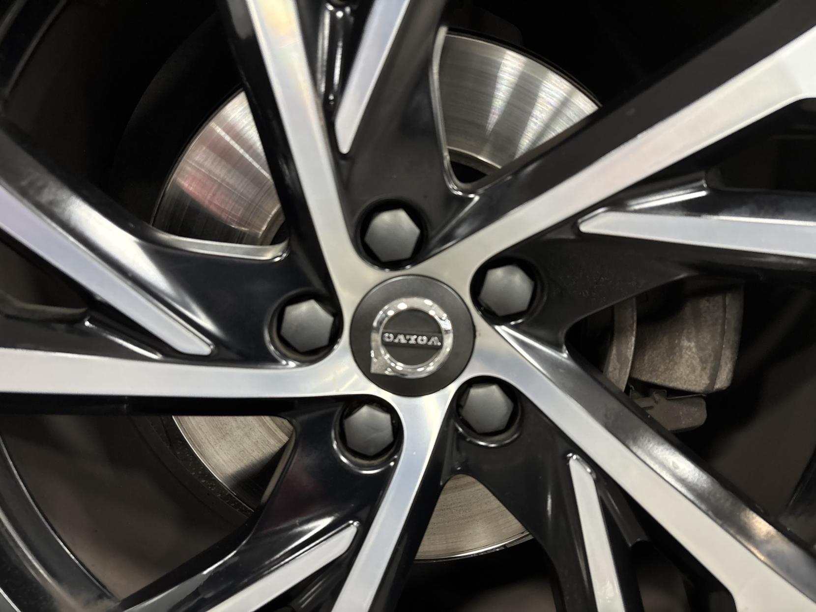 Volvo XC40 2.0 T4 R-Design Pro SUV 5dr Petrol Auto AWD Euro 6 (s/s) (190 ps)