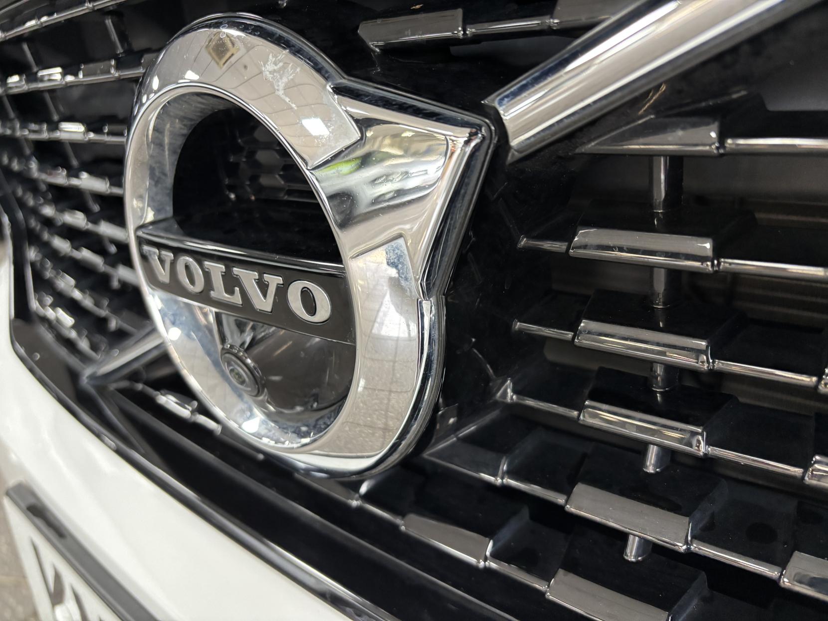 Volvo XC40 2.0 T4 R-Design Pro SUV 5dr Petrol Auto AWD Euro 6 (s/s) (190 ps)