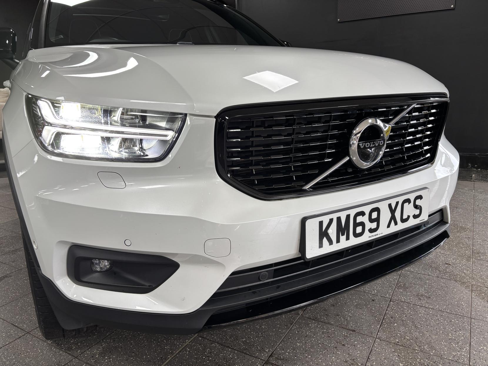 Volvo XC40 2.0 T4 R-Design Pro SUV 5dr Petrol Auto AWD Euro 6 (s/s) (190 ps)