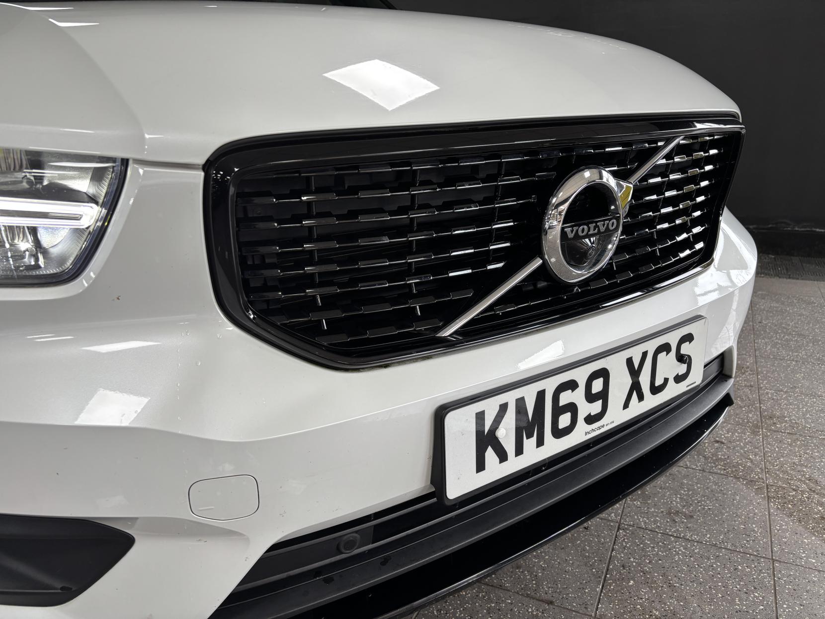 Volvo XC40 2.0 T4 R-Design Pro SUV 5dr Petrol Auto AWD Euro 6 (s/s) (190 ps)