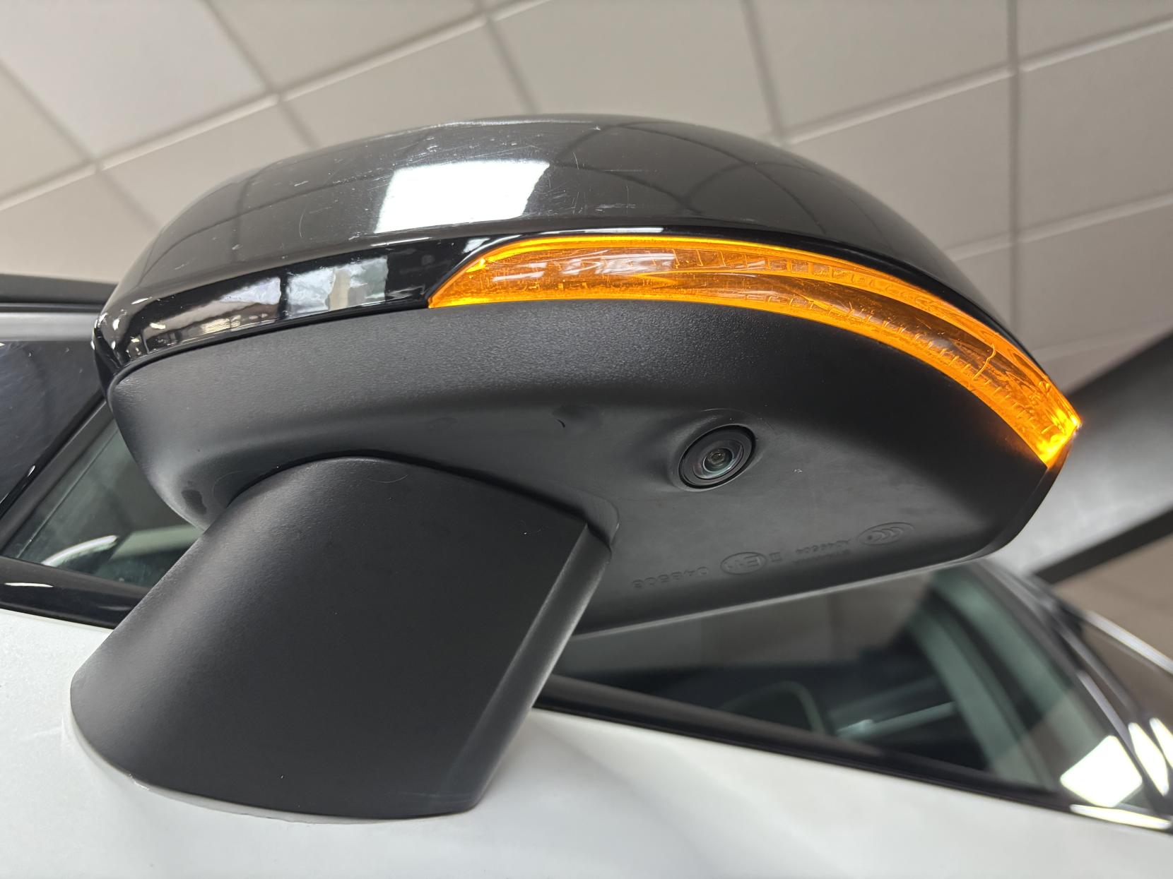 Volvo XC40 2.0 T4 R-Design Pro SUV 5dr Petrol Auto AWD Euro 6 (s/s) (190 ps)