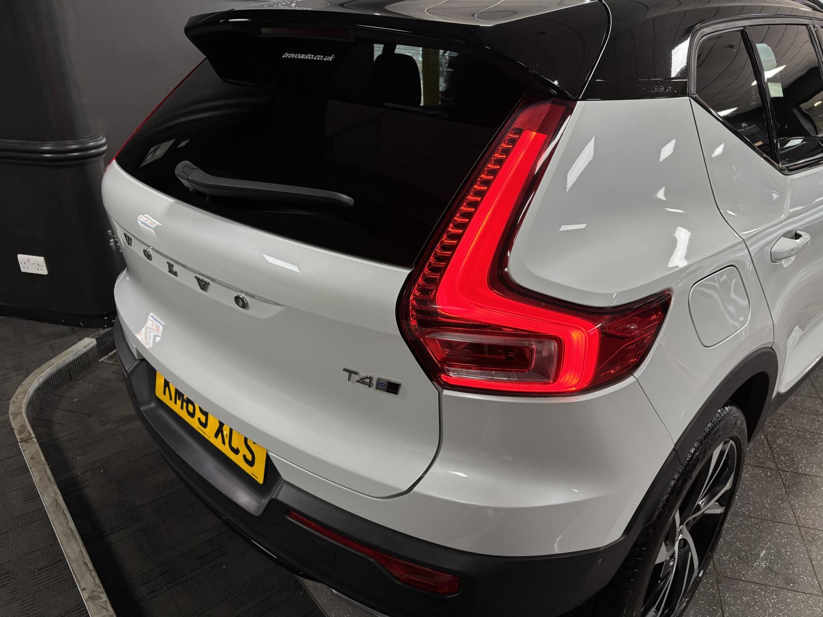 Volvo XC40 2.0 T4 R-Design Pro SUV 5dr Petrol Auto AWD Euro 6 (s/s) (190 ps)