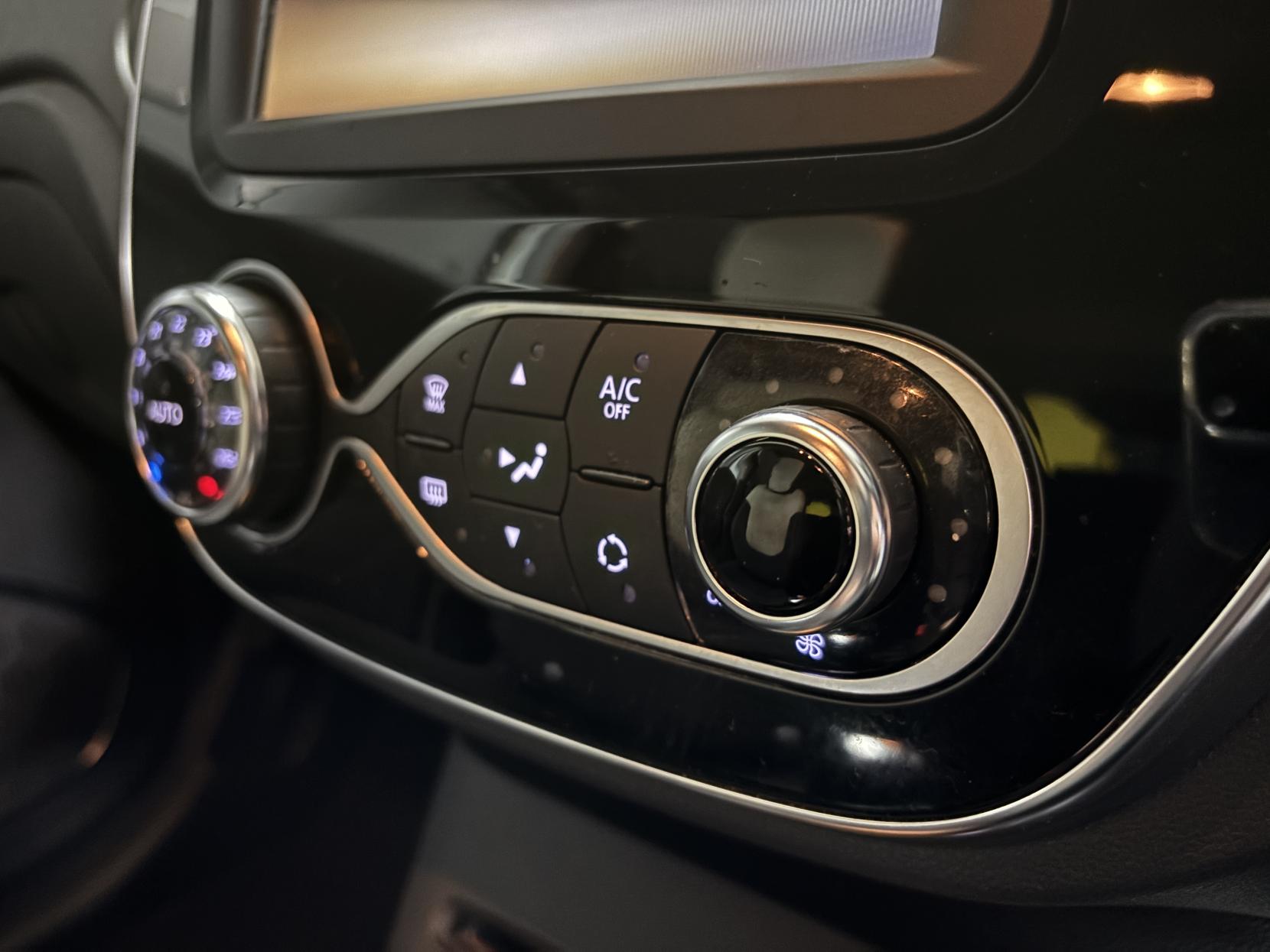 Renault Captur 0.9 TCe ENERGY Iconic SUV 5dr Petrol Manual Euro 6 (s/s) (90 ps)