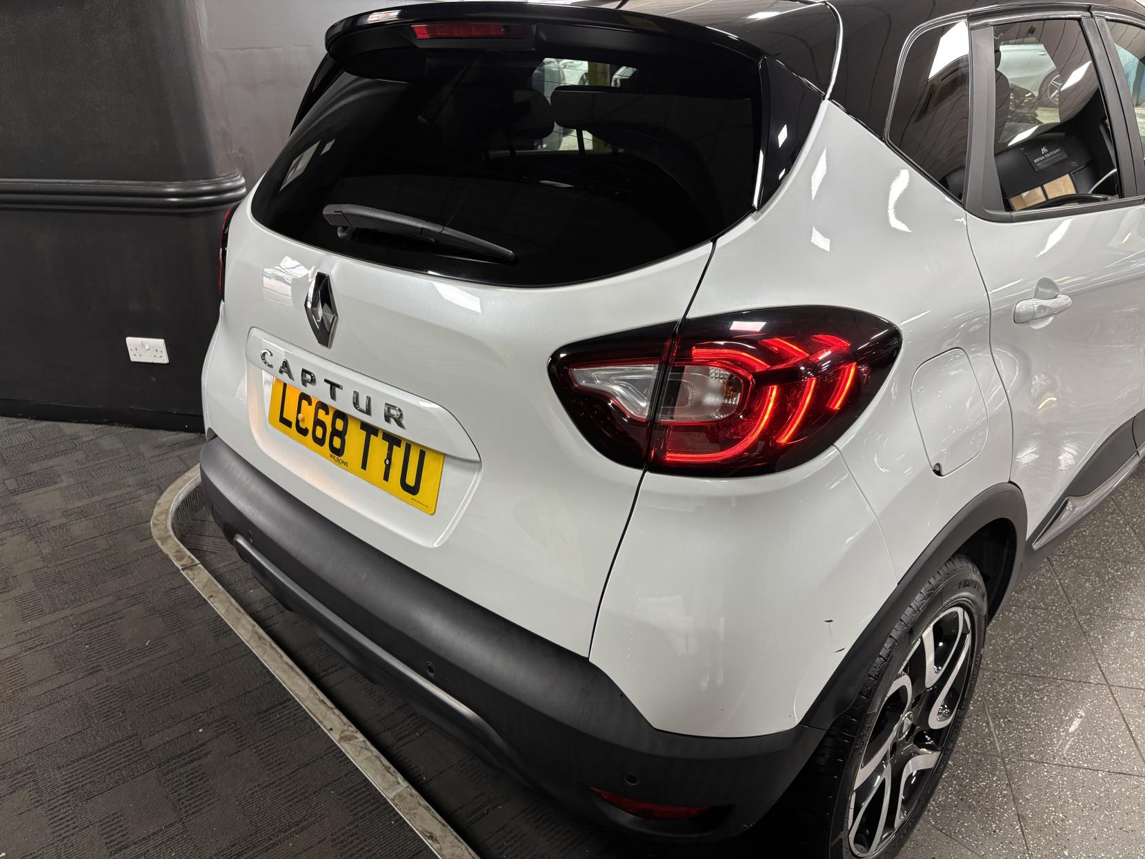 Renault Captur 0.9 TCe ENERGY Iconic SUV 5dr Petrol Manual Euro 6 (s/s) (90 ps)