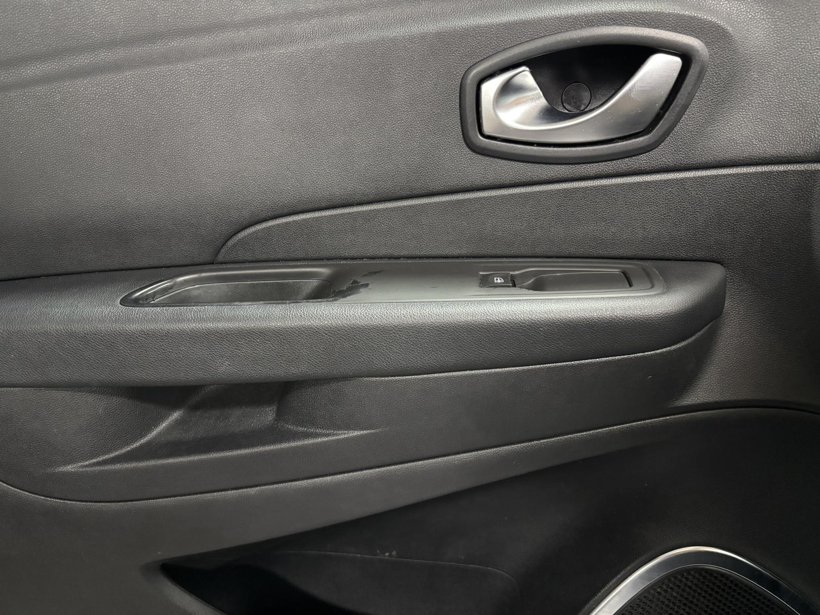 Renault Captur 0.9 TCe ENERGY Iconic SUV 5dr Petrol Manual Euro 6 (s/s) (90 ps)