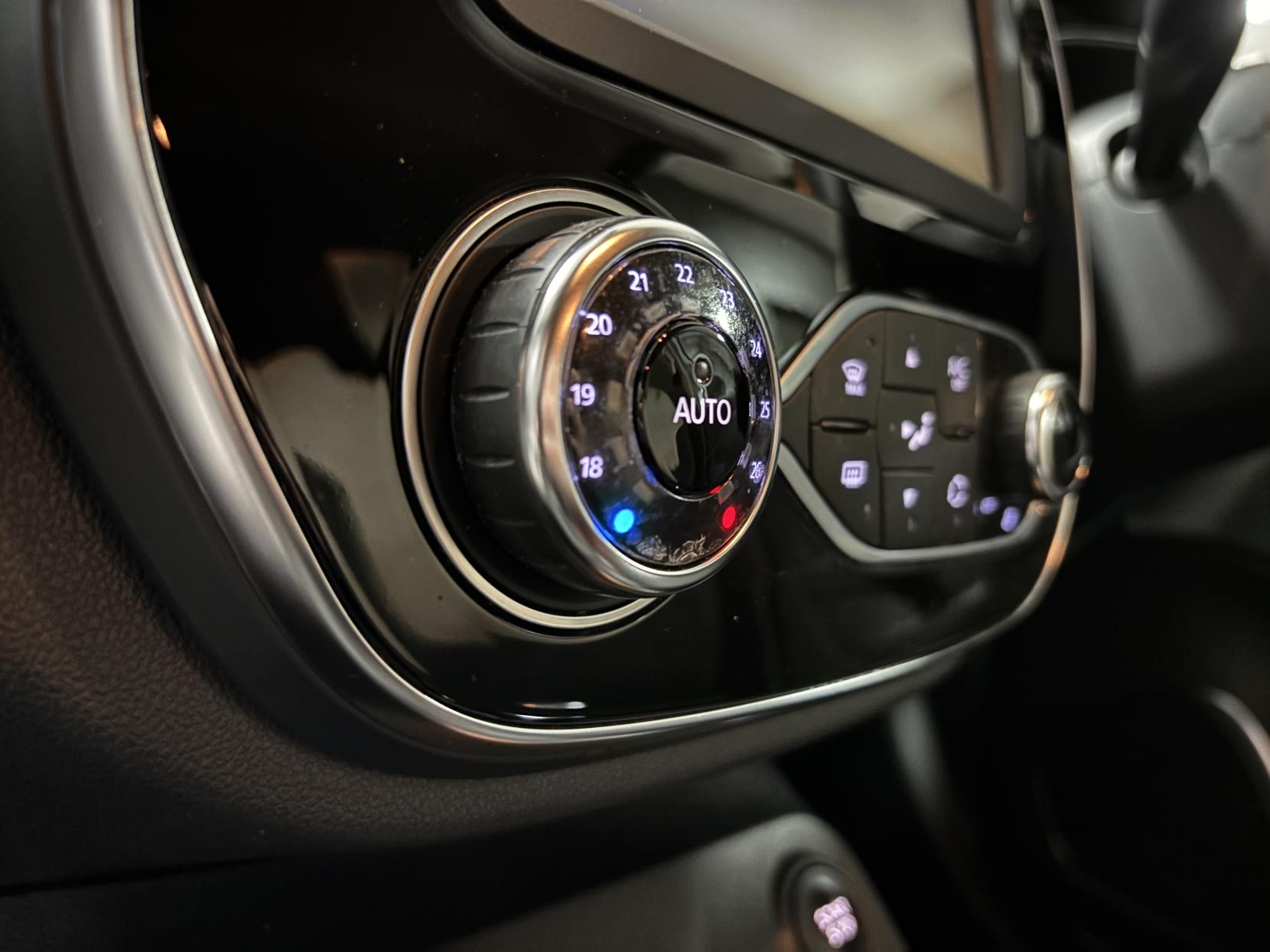 Renault Captur 0.9 TCe ENERGY Iconic SUV 5dr Petrol Manual Euro 6 (s/s) (90 ps)