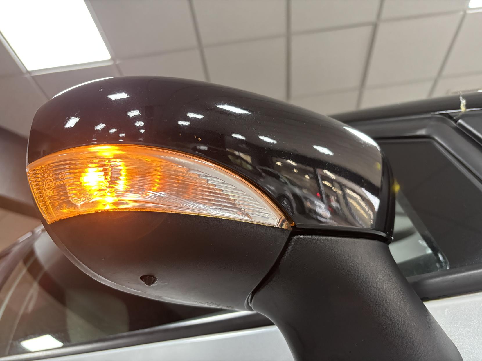 Renault Captur 0.9 TCe ENERGY Iconic SUV 5dr Petrol Manual Euro 6 (s/s) (90 ps)