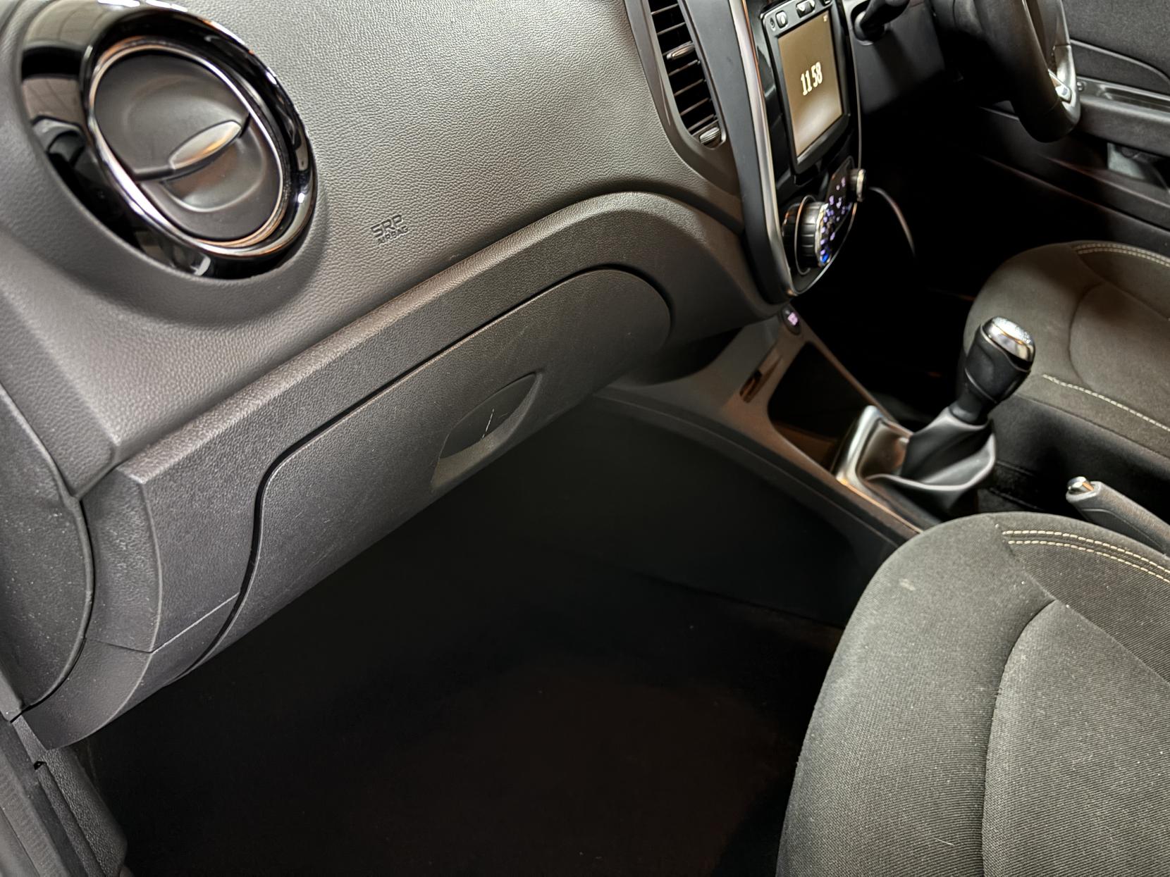 Renault Captur 0.9 TCe ENERGY Iconic SUV 5dr Petrol Manual Euro 6 (s/s) (90 ps)