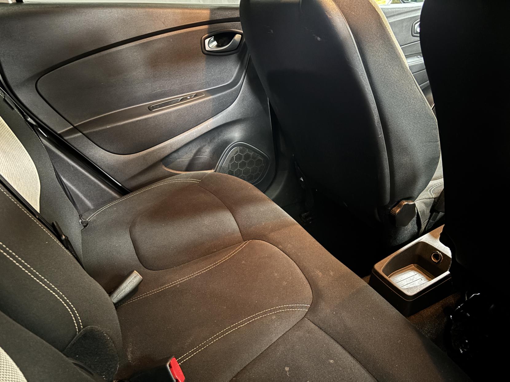 Renault Captur 0.9 TCe ENERGY Iconic SUV 5dr Petrol Manual Euro 6 (s/s) (90 ps)