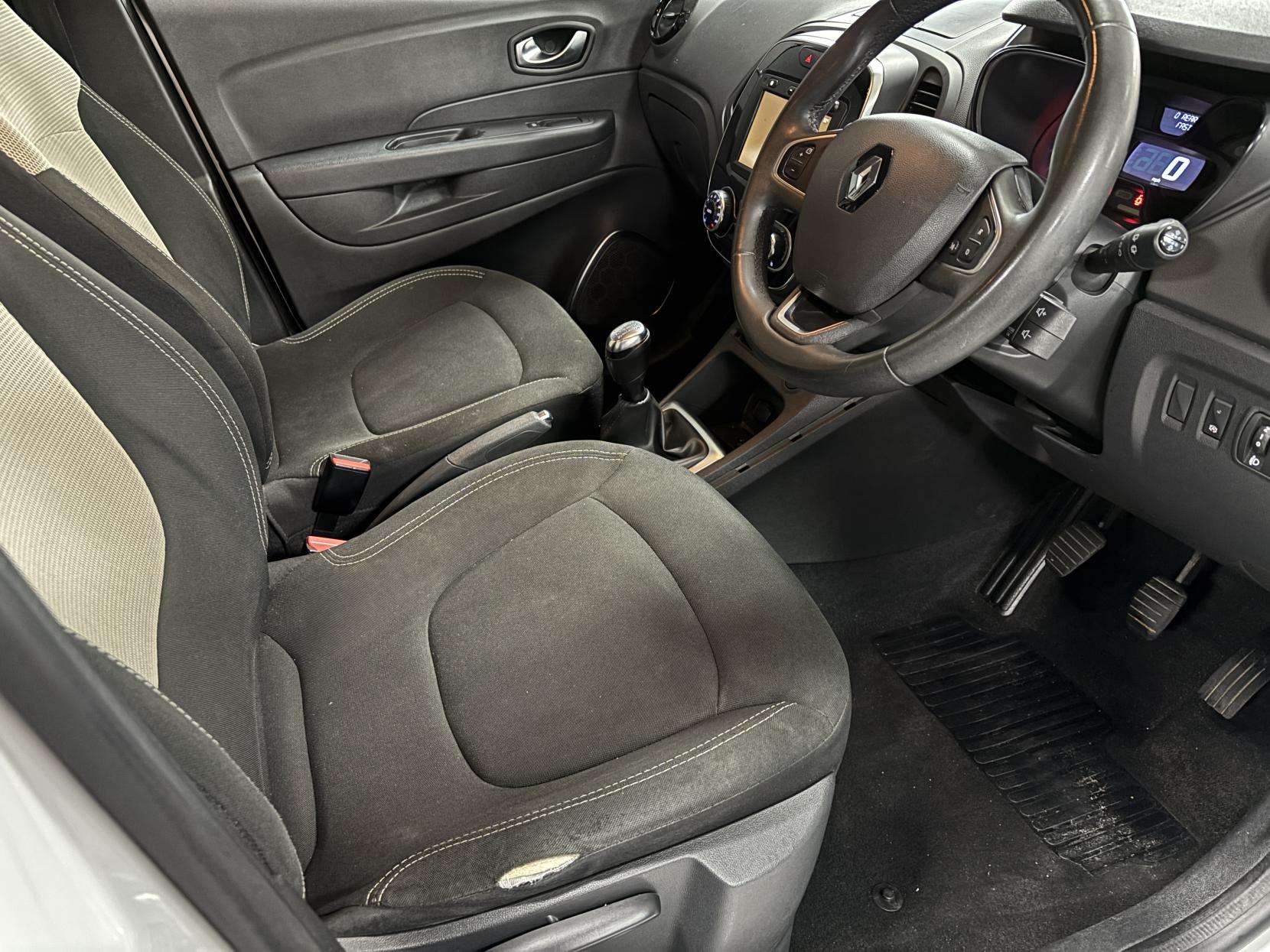 Renault Captur 0.9 TCe ENERGY Iconic SUV 5dr Petrol Manual Euro 6 (s/s) (90 ps)